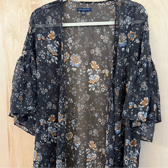 American Eagle Sheer Floral Kimono - Picture 4 of 11